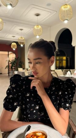 Experience Unforgettable Moments with Raven Lux Escort Services