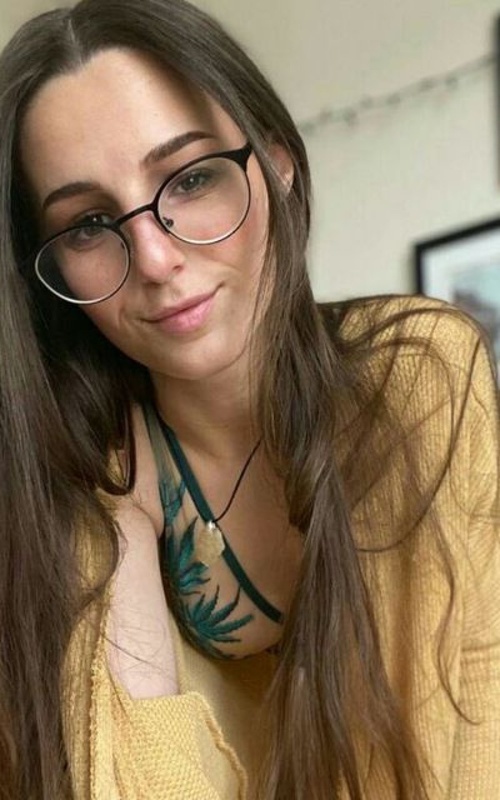 Eden Scarlett Awaits You for Unforgettable Moments Together